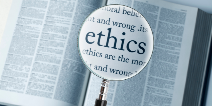 lupa lendo a palavra código de ética
